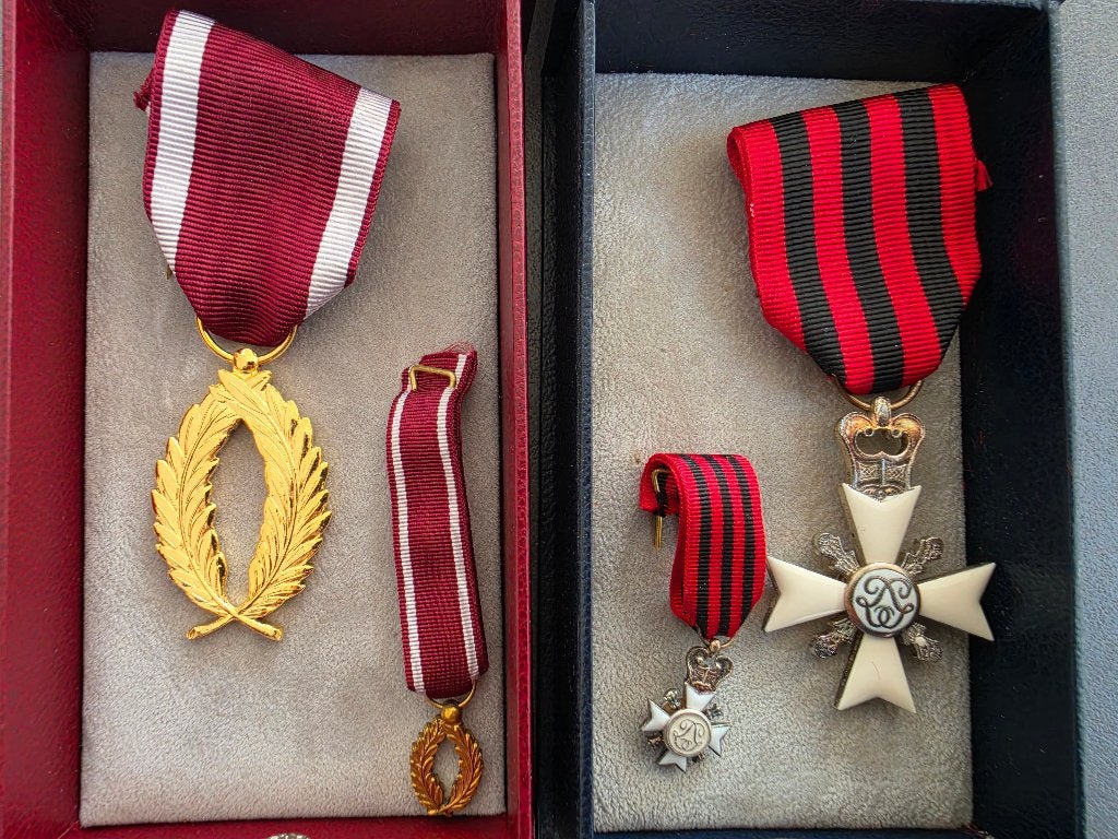 Médaille Croix Civique + Palmes d'Or de l'ordre de Couronne, Enlèvement ou Envoi, Autres matériaux
