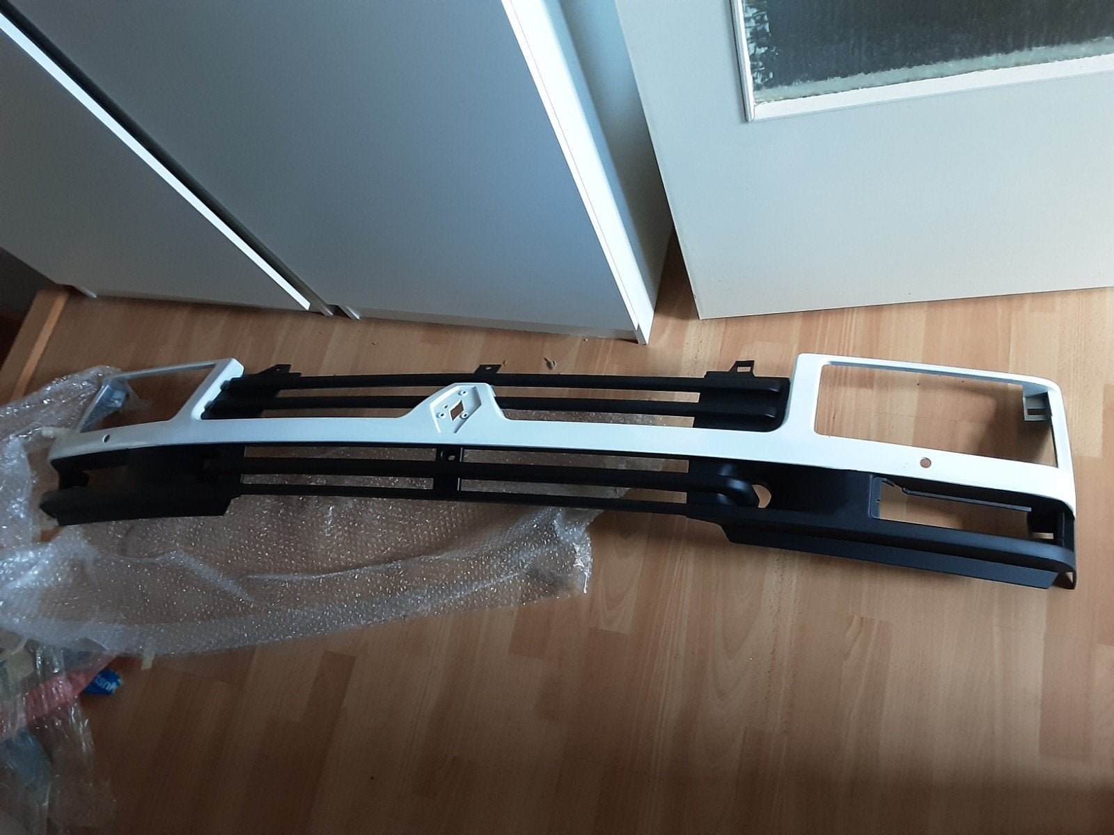 Originele Renault Trafic grille – nieuw in verpakking, Autos : Pièces & Accessoires, Enlèvement, Avant, Renault