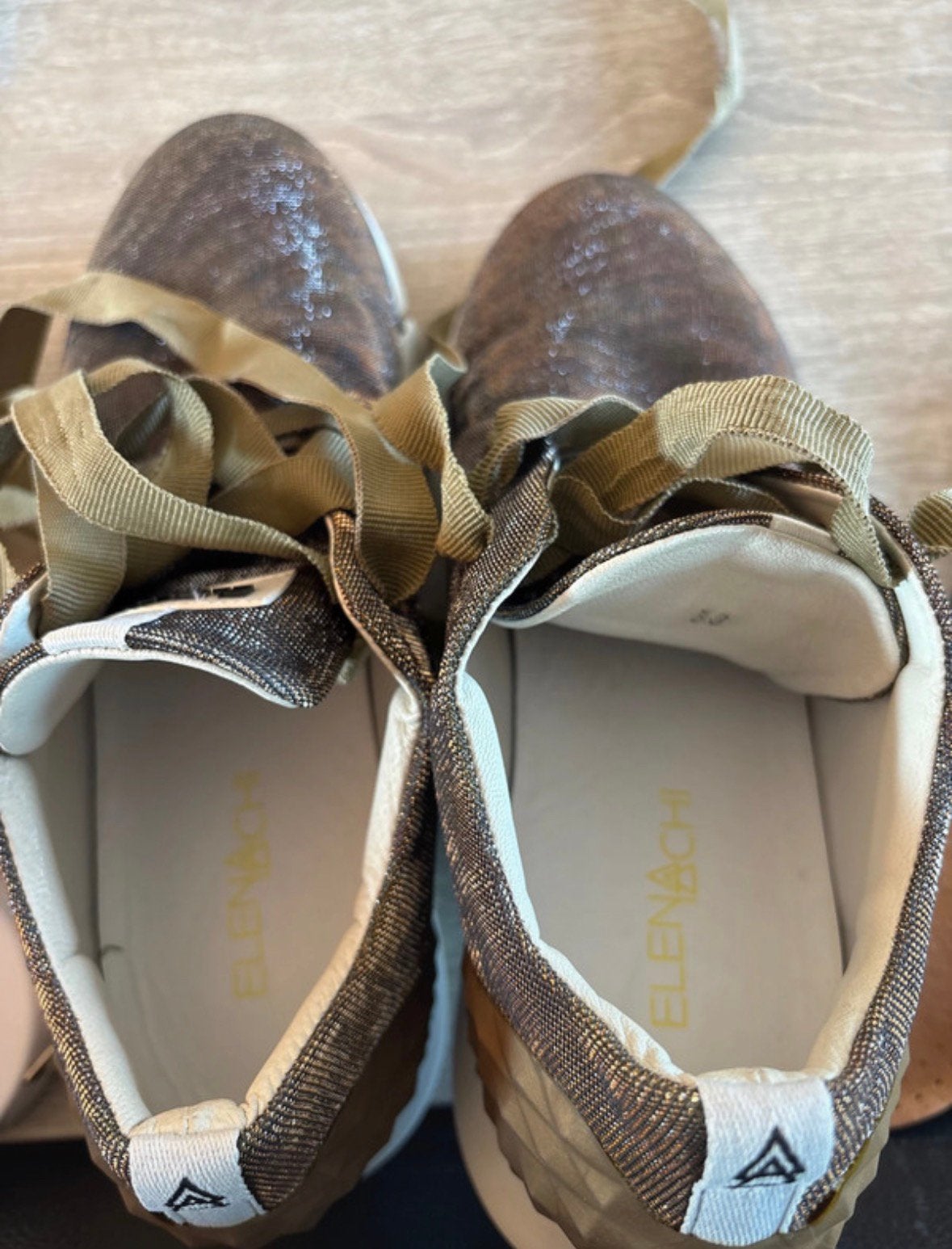 Jolie paire de baskets, Kinderen en Baby's, Kinderkleding | Schoenen en Sokken, Ophalen of Verzenden, Zo goed als nieuw