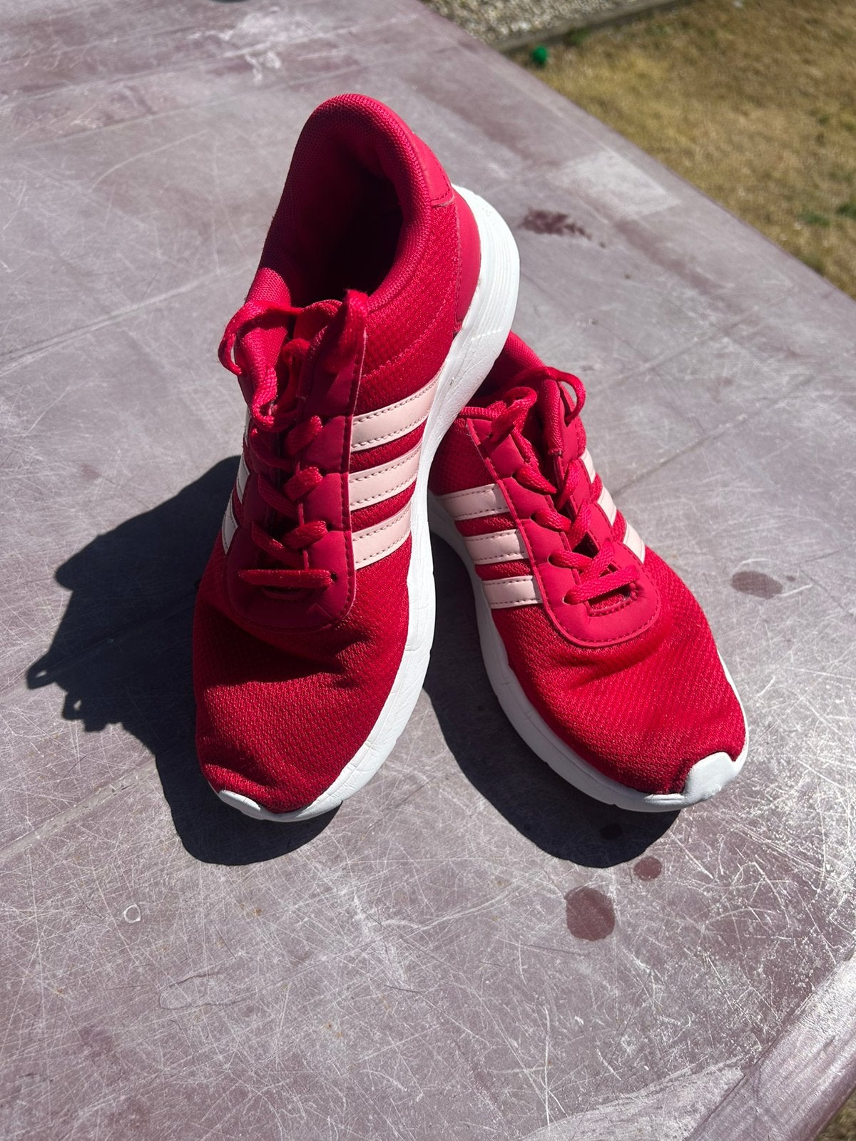 Rode Adidas sportschoenen, Ophalen of Verzenden, Zo goed als nieuw, Adidas