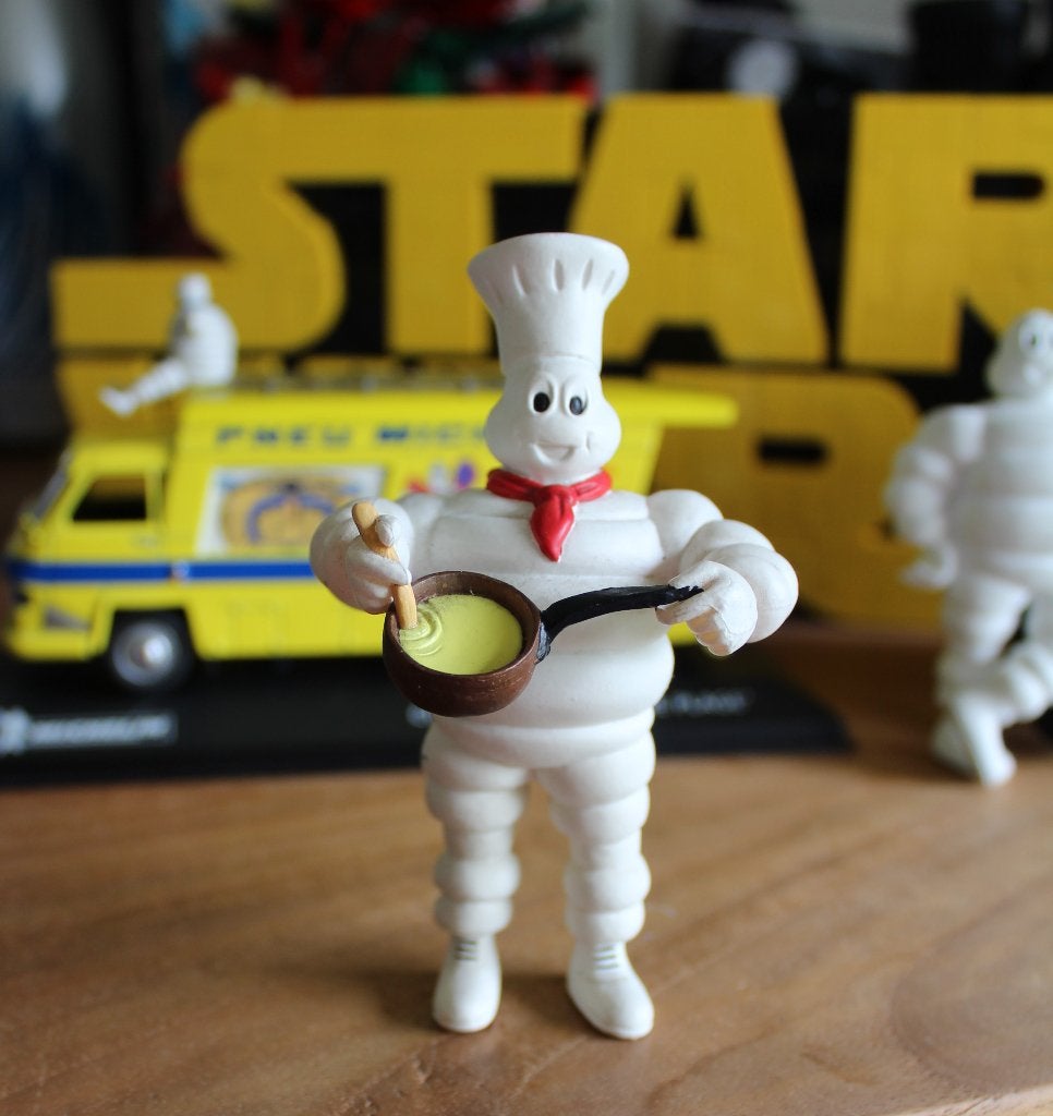 « Gault Millau »  bibendum MICHELIN., Enlèvement ou Envoi