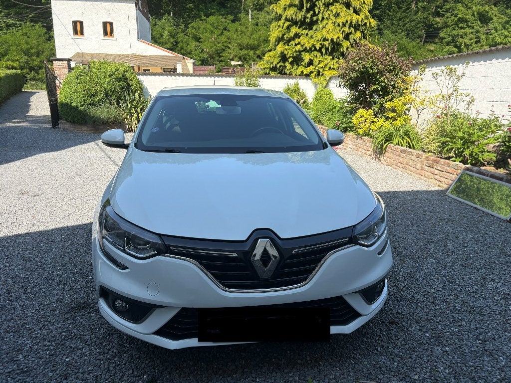 Renault Mégane IV Berline - 1.6 essence, Autos, Achat, Euro 6, Boîte manuelle, 5 portes