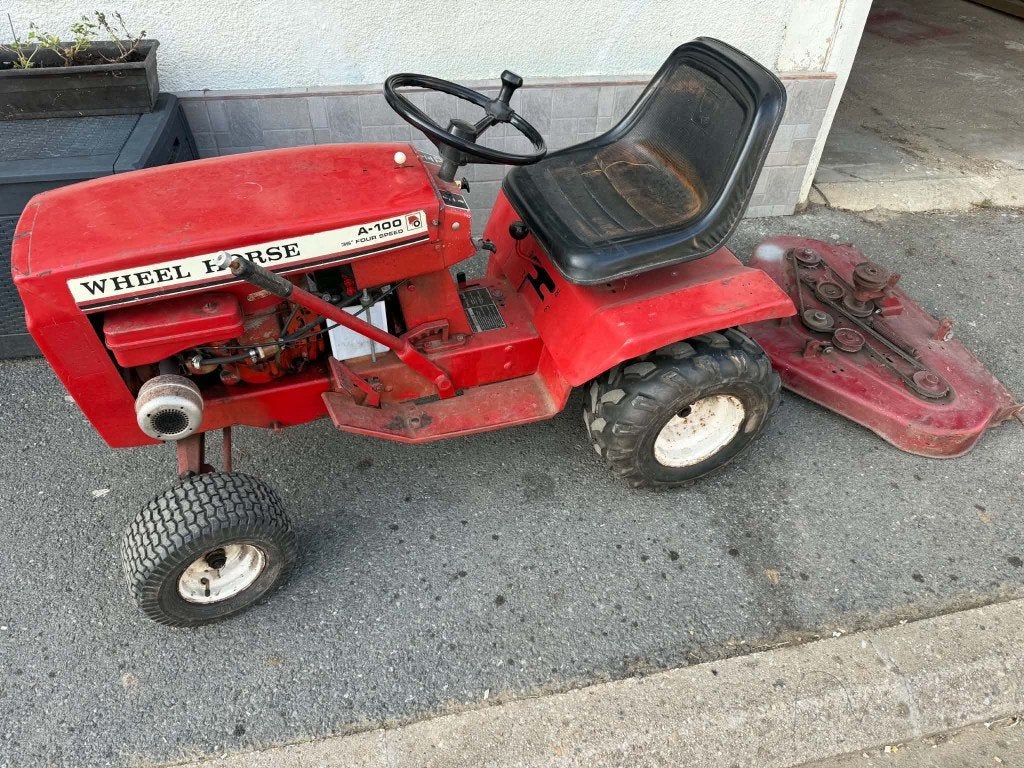 tracteur wheel-horse A-100 avec table de coupe, Enlèvement, Utilisé