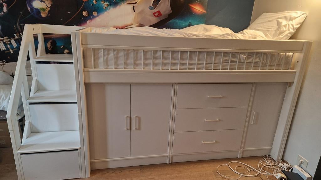 Life Time bed with drawers and closets, Ophalen