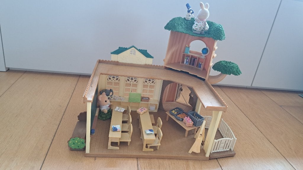 Familles sylvaniennes - École, Collections, Enlèvement, Comme neuf, Maison de poupées