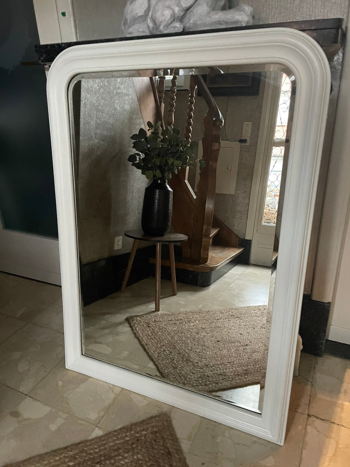 Beau miroir dans un cadre en bois blanc, Maison & Meubles, Accessoires pour la Maison | Miroirs, Enlèvement, Comme neuf