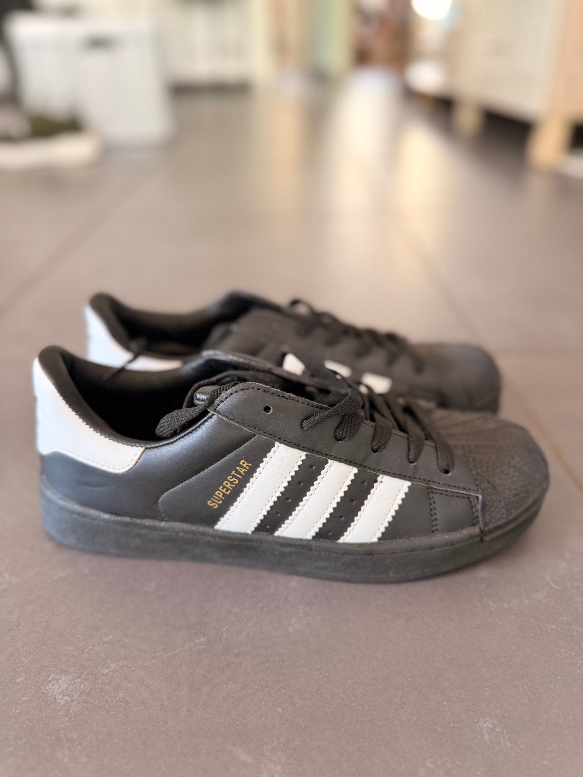 Adidas Superstar noires/blanches – Taille 41 – Très bon état, Enlèvement, Comme neuf, Adidas