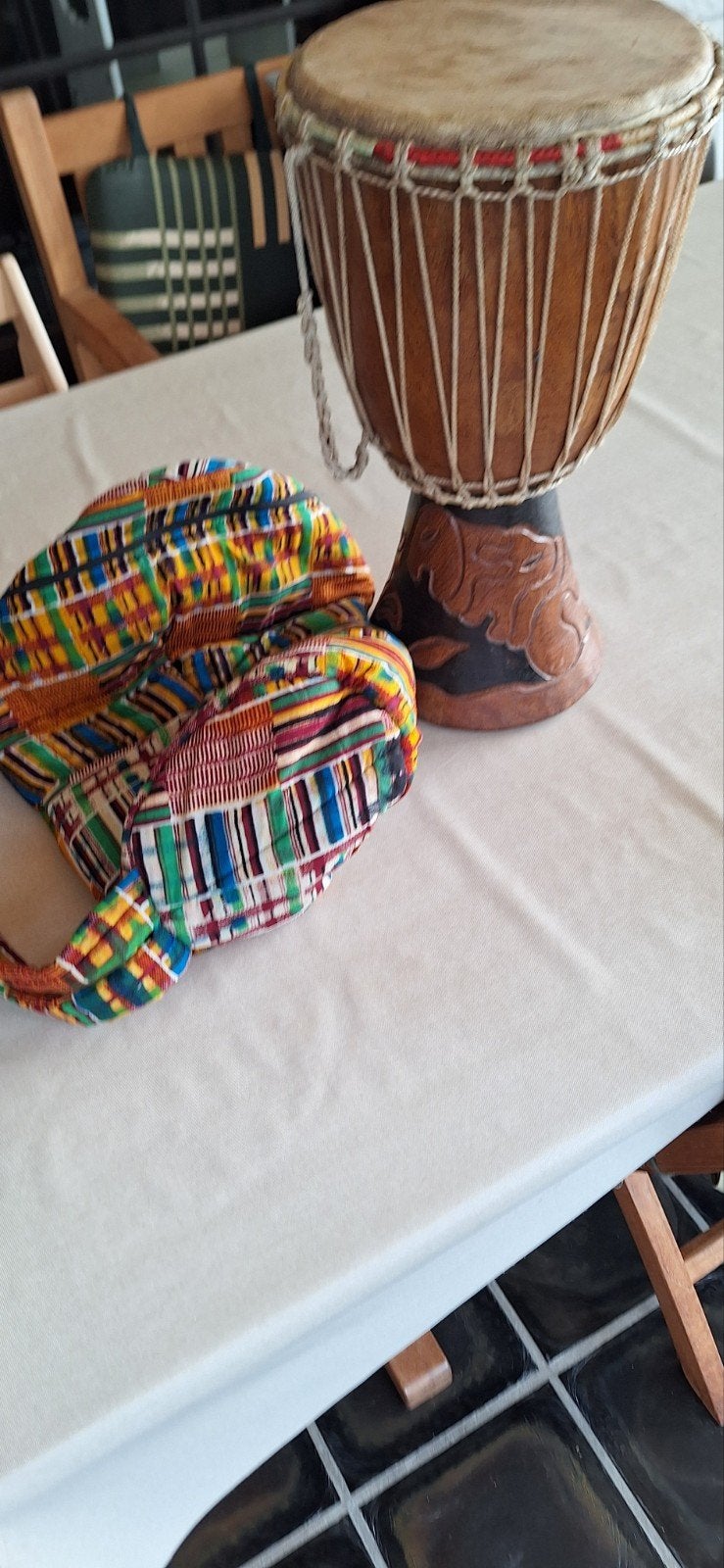 djembe met draagzak, Enlèvement
