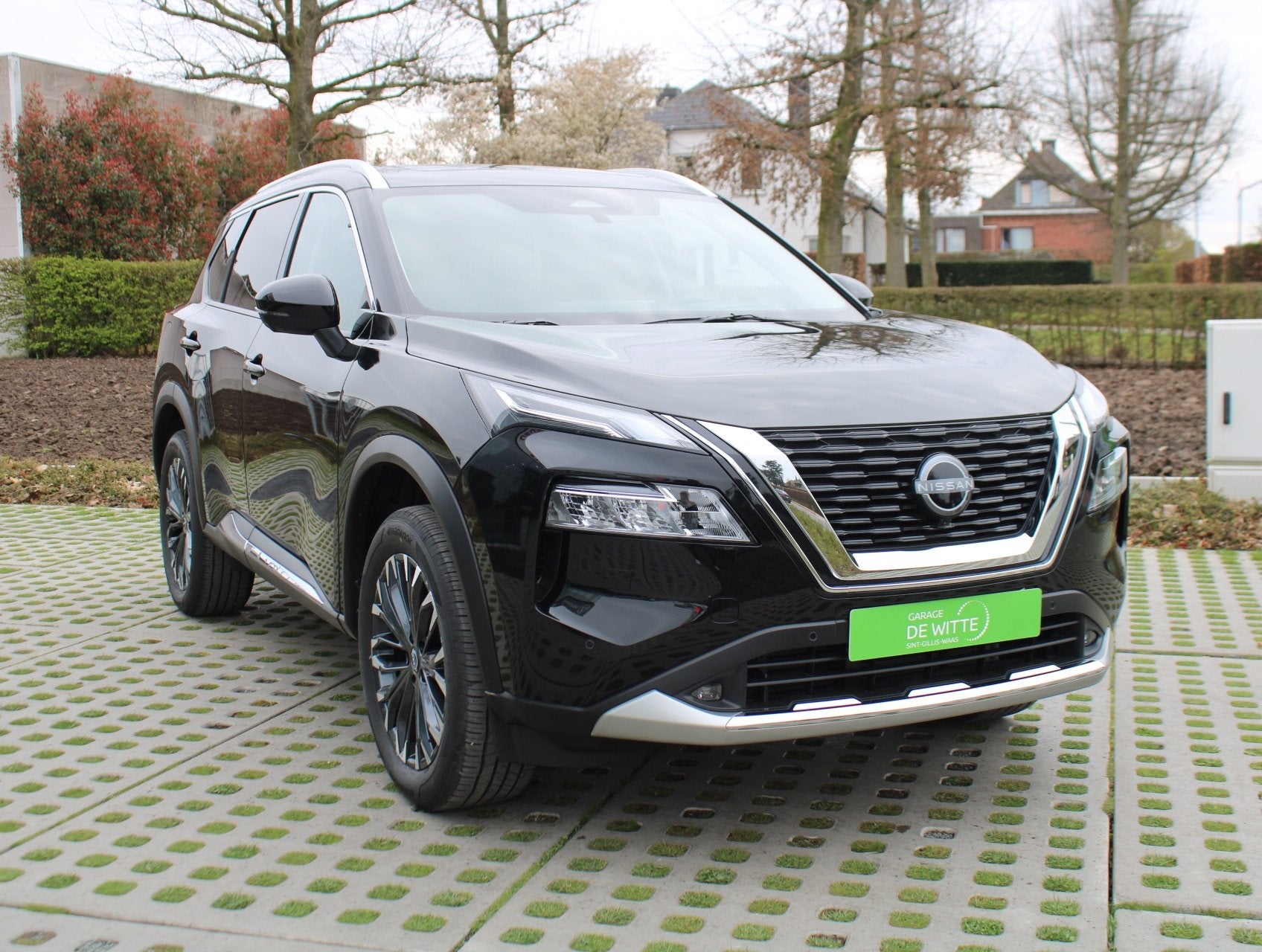 Nissan X-Trail Mild-Hybrid Tekna 2WD + Glass Roof + 7 Zitpla, Automaat, Zwart, Parkeersensor, Leder en Stof