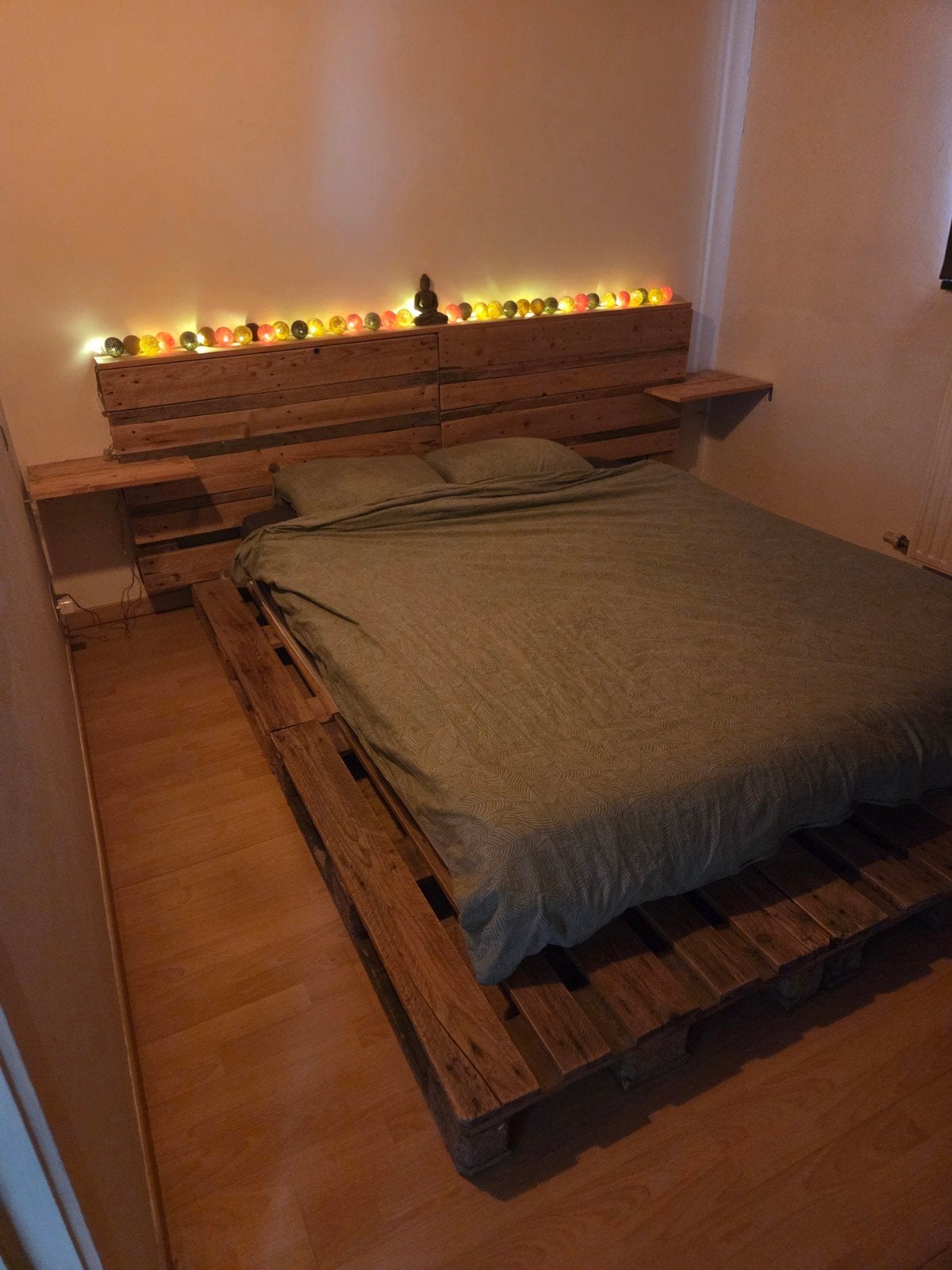 Bedframe gemaakt uit europaletten, Huis en Inrichting, Haarden, Ophalen