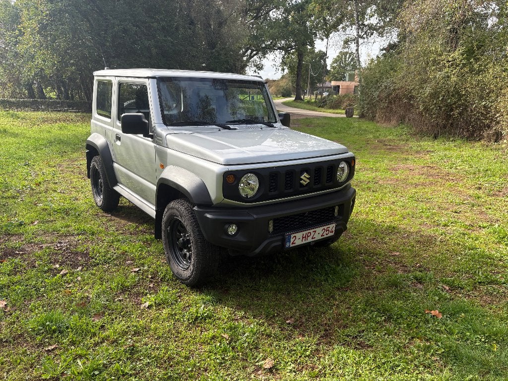 Suzuki Jimny 1.5 AllGrip 4x4 — 2023 — 11.000 km, Auto's, 4 cilinders, Handgeschakeld, 2 zetels, 2 deurs