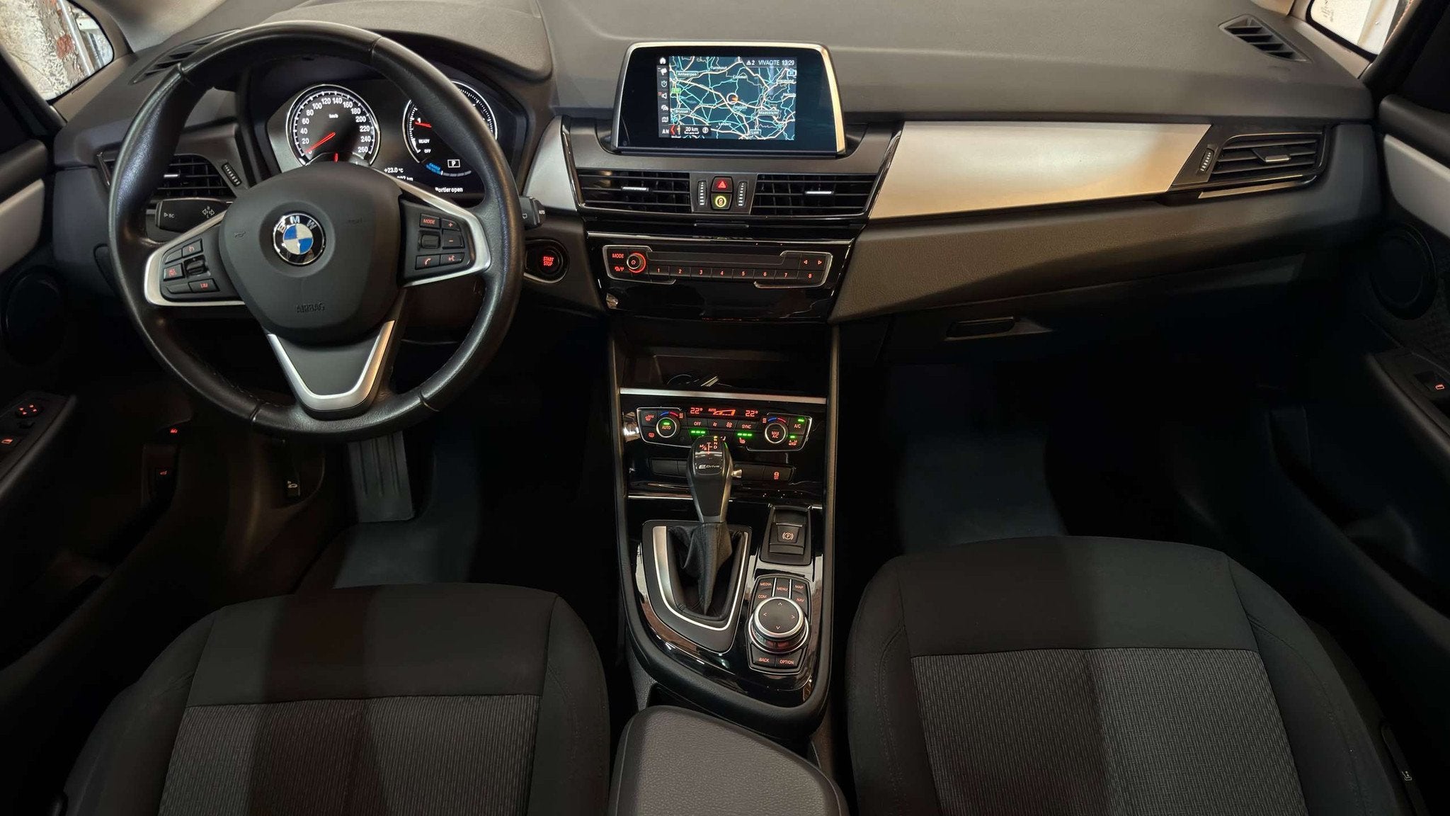 BMW 225 xEA Active Tourer Garantie Plug in Hybride Benzine, Auto's, BMW, Automaat, Gebruikt, Zwart, 2 Reeks Active Tourer