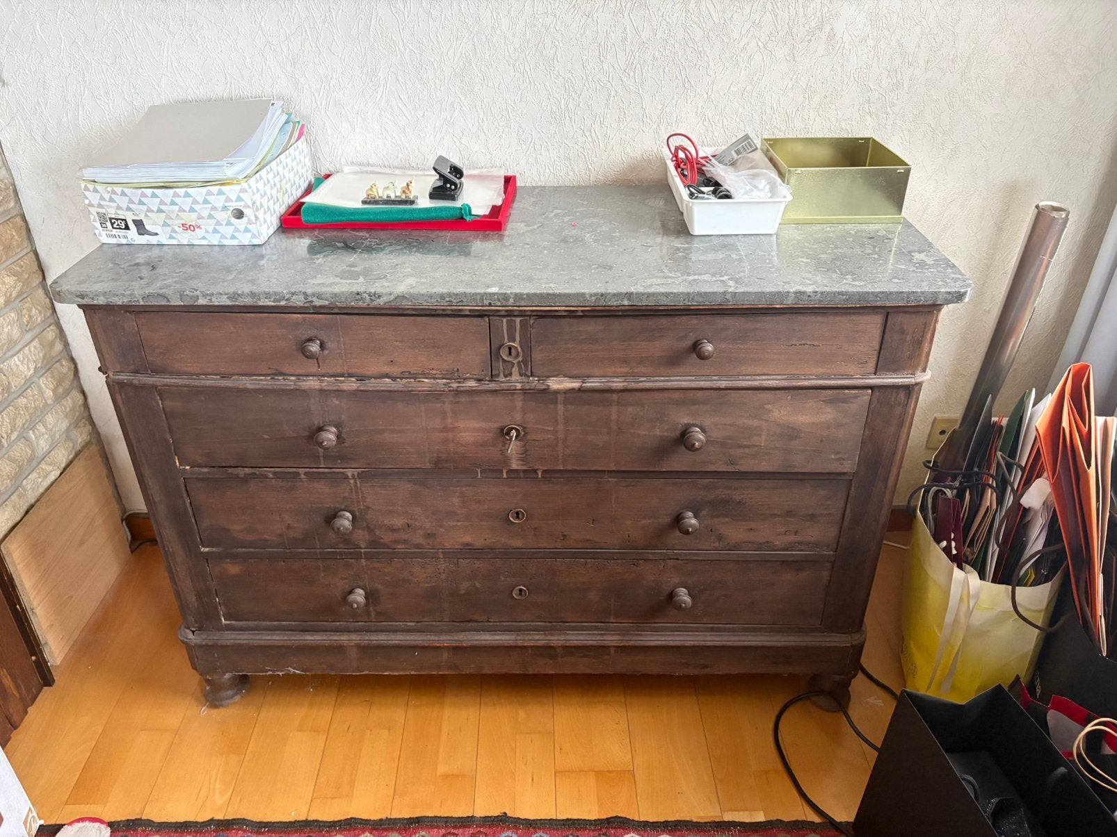 Commode ancienne en bois avec dessus en marbre, Antiquités & Art, Enlèvement