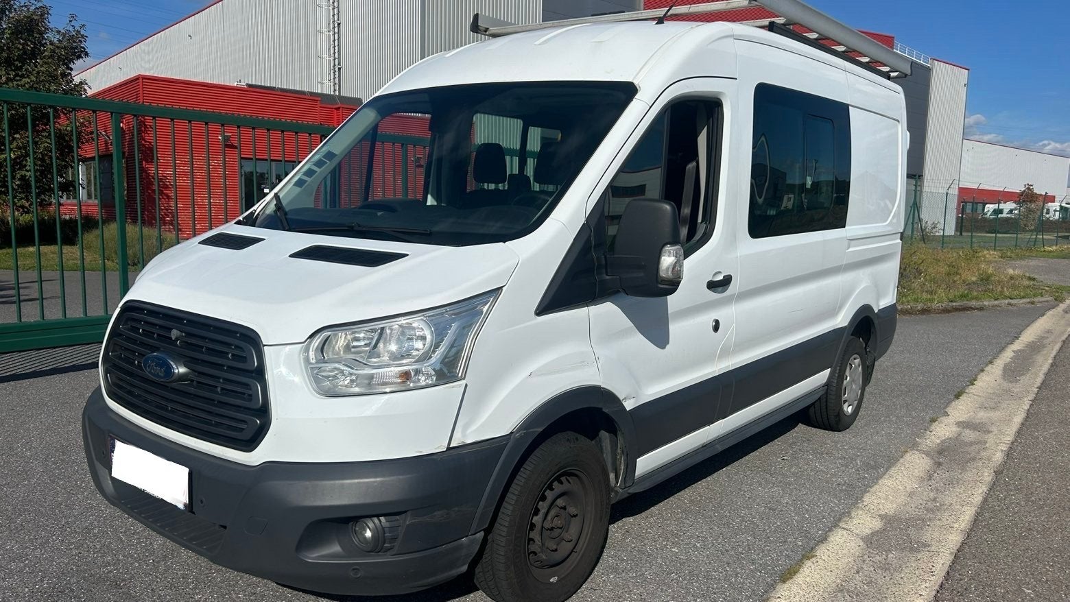 Ford transit en très bonne état, Autos, Camionnettes & Utilitaires, Euro 6, Boîte manuelle, Noir, USB