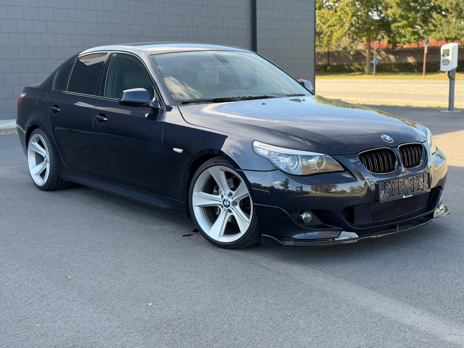 BMW 520/NOIR CARBONE ! PACKAGE /M ! /5 EUROS ! /APPROUVÉ !, Cuir, Euro 5, Entretenue par le concessionnaire, Noir