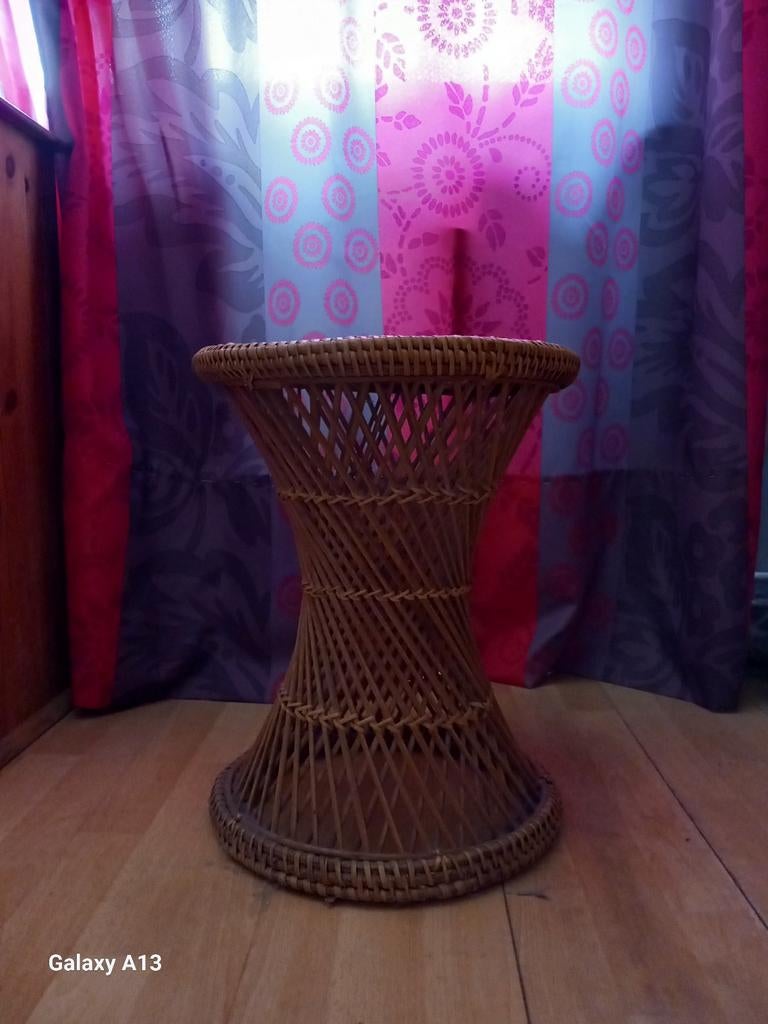 Petite table en osier, Ophalen