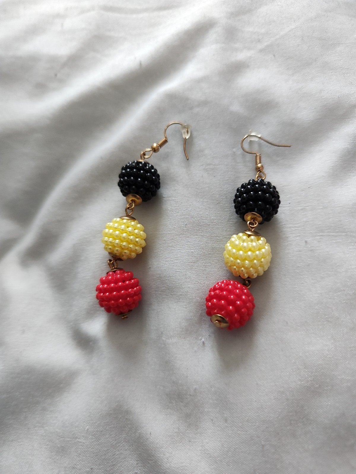 Boucles d'oreilles Belgium, Autres couleurs, Comme neuf, Autres matériaux, Pendantes