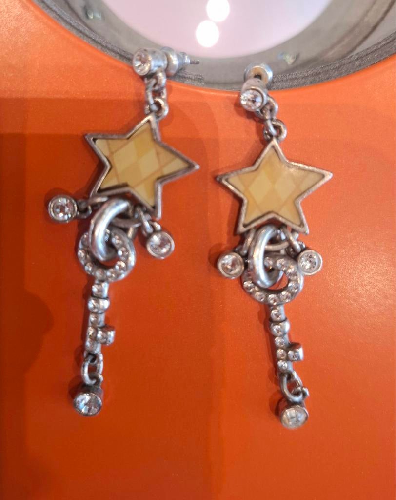 Oorbellen met strass en Pilgrim Star, Handtassen en Accessoires, Oorbellen, Hangers, Beige, Ophalen of Verzenden, Zo goed als nieuw