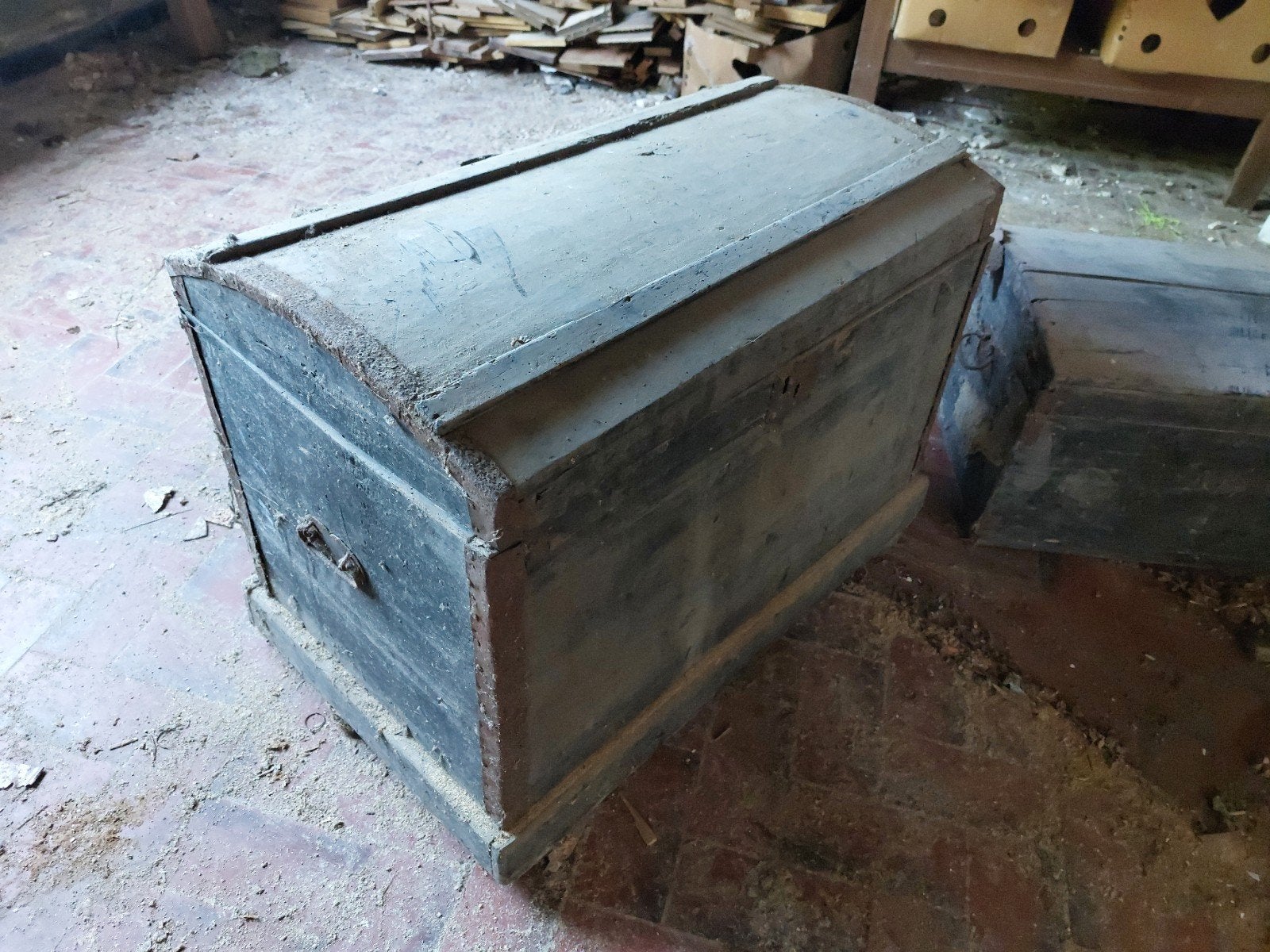 Coffres antiques, Enlèvement