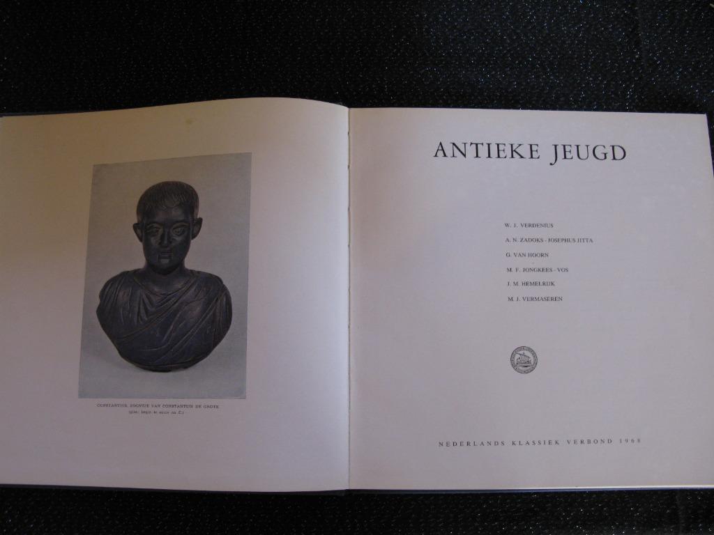Boek kunstwerken Antieke Jeugd, Enlèvement ou Envoi, Utilisé
