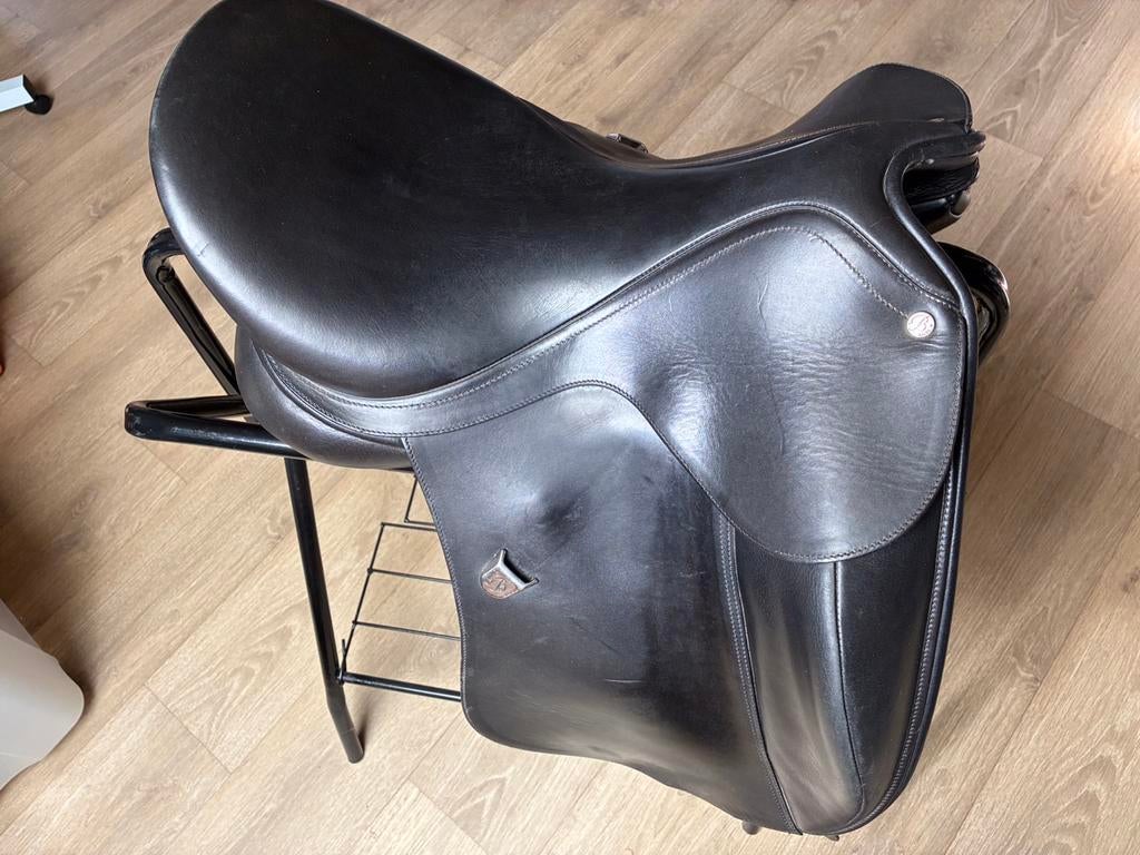 Bates Inova dressuurzadel, Dieren en Toebehoren, Ophalen, Zo goed als nieuw