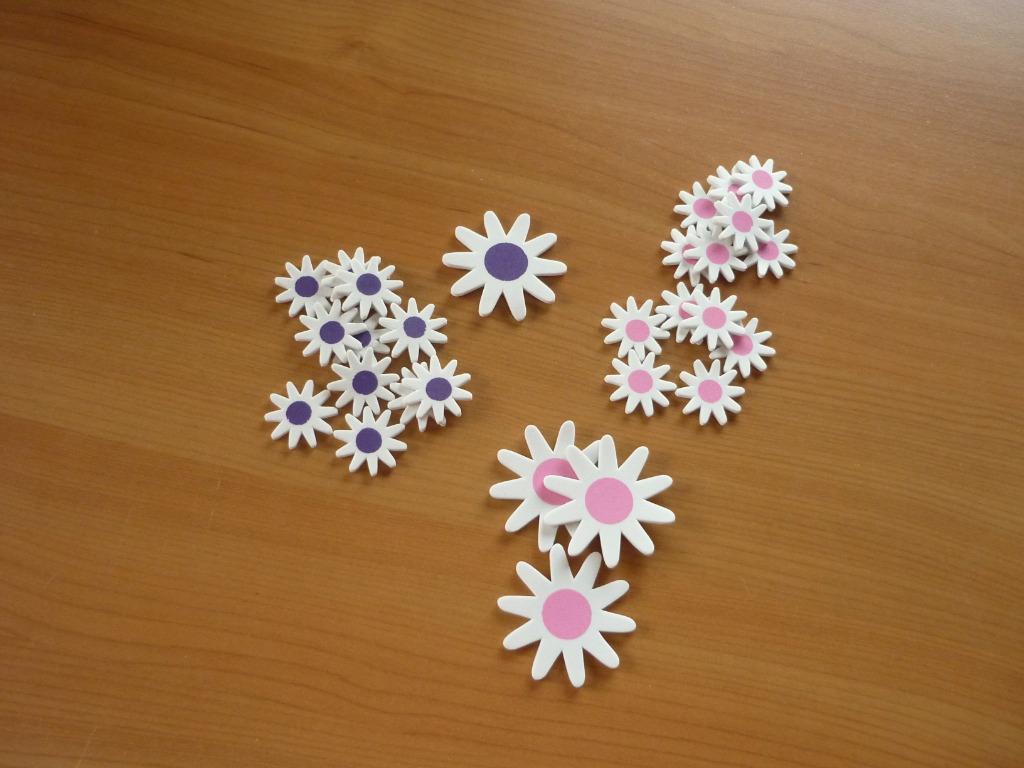 Lot van witte bloem schuim figuren plaatje met roze en paars, Ophalen of Verzenden, Plaatje