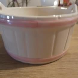 Stenen bloempot met 2 gaatjes om op te hangen, Ophalen, Zo goed als nieuw