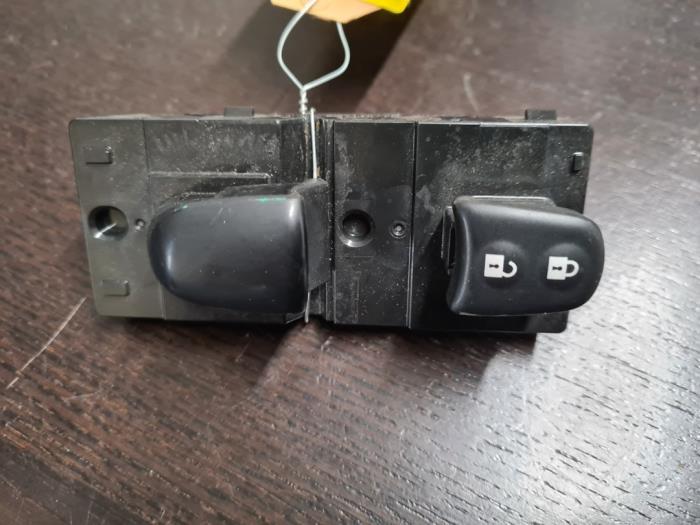 Commutateur vitre électrique d'un Nissan Qashqai, -, 3 mois de garantie, Utilisé, -