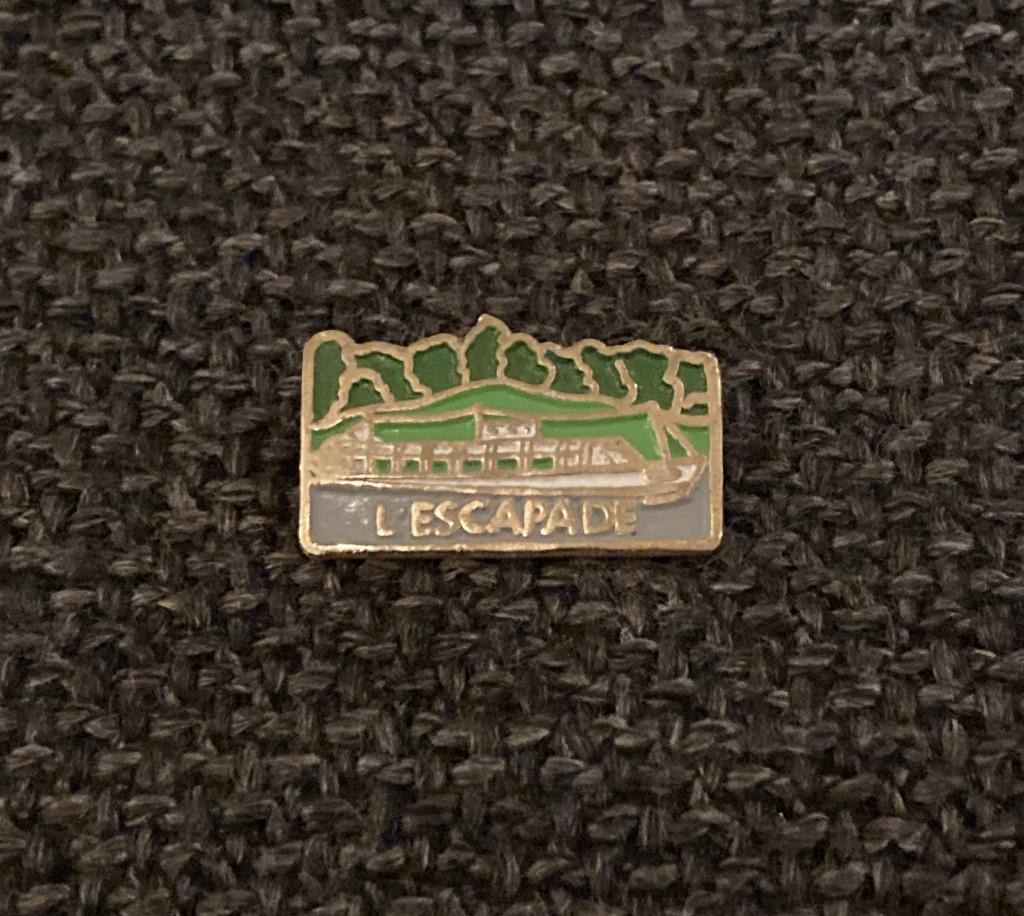 PIN - L'ESCAPADE, Verzenden, Gebruikt, Overige onderwerpen, Speldje of Pin