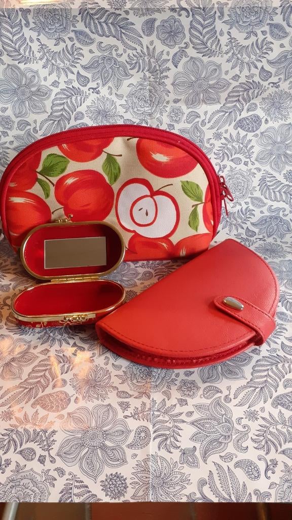 Lot trousse maquillage et manucure, Enlèvement ou Envoi, Comme neuf, Rouge