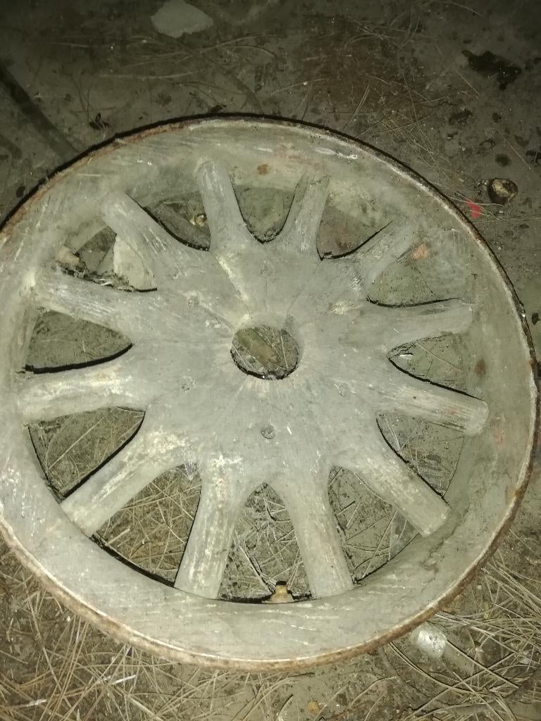 SET VAN 2 OUDE TROLLEYWIELEN,, Ophalen