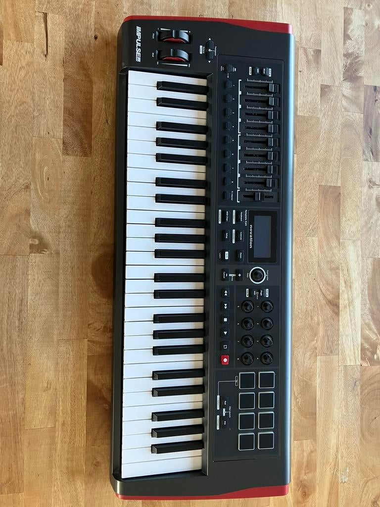 Novation Impulse 49, Muziek en Instrumenten, Midi-apparatuur, Ophalen, Zo goed als nieuw