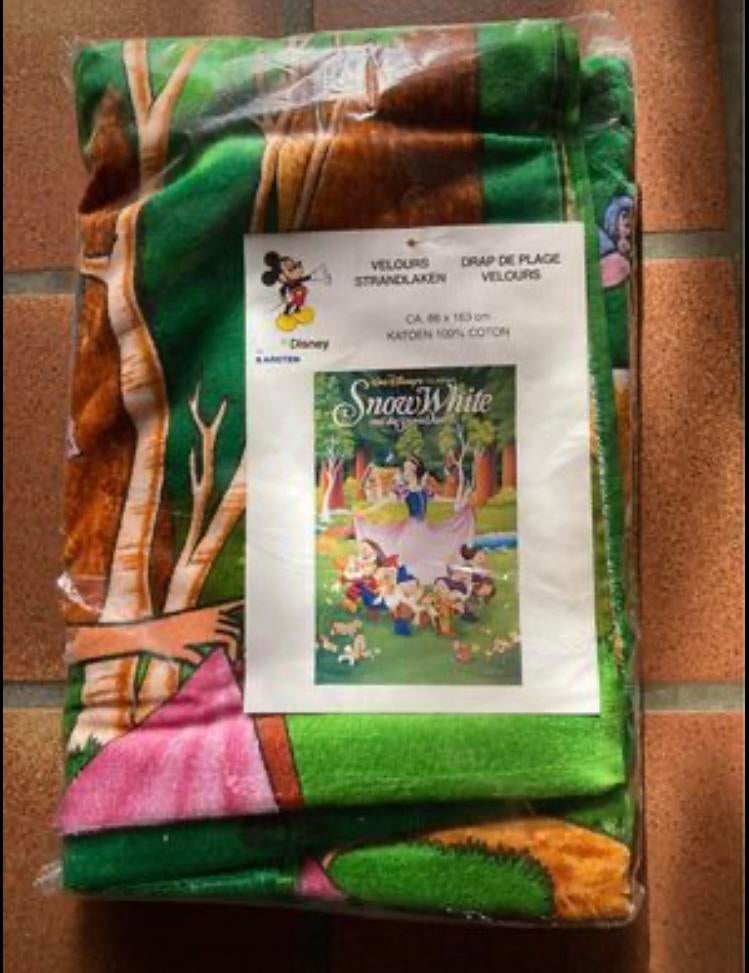 Drap de bain velours Blanche Neige et les 7 nains 86/163 cm, Collections, Disney, Enlèvement ou Envoi, Blanche-Neige ou Belle au Bois Dormant