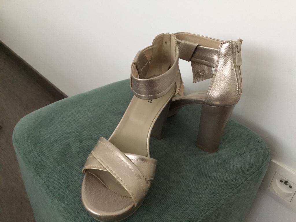 Hakschoenen, Ophalen, Zo goed als nieuw