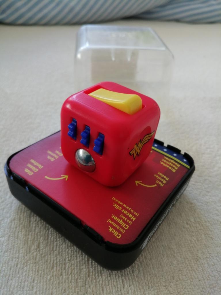 Fidget cube in box, Ophalen of Verzenden, Zo goed als nieuw, Ontdekken, Met geluid
