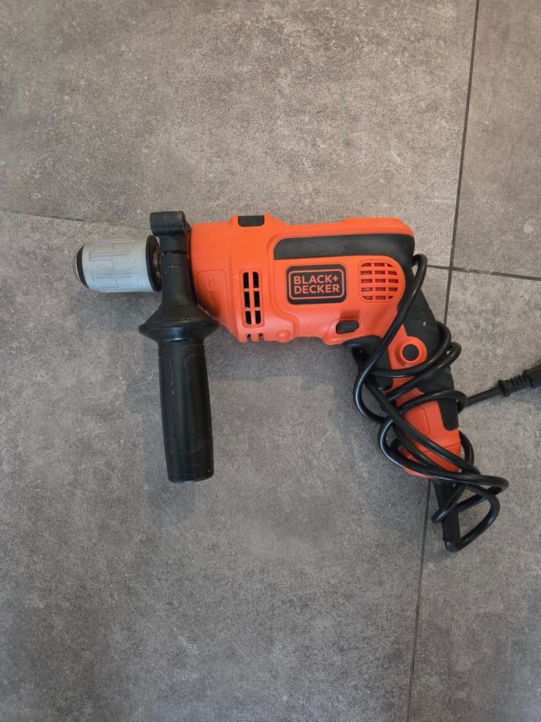 Perceuse à percussion Black + Decker, 600 watts ou plus, Enlèvement ou Envoi, Mécanisme de percussion, Utilisé