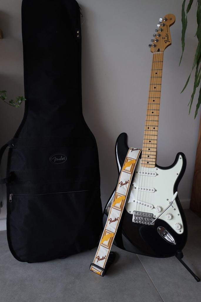 Fender Standard Stratocaster Mexico 2017, Muziek en Instrumenten, Ophalen of Verzenden, Zo goed als nieuw, Solid body, Fender