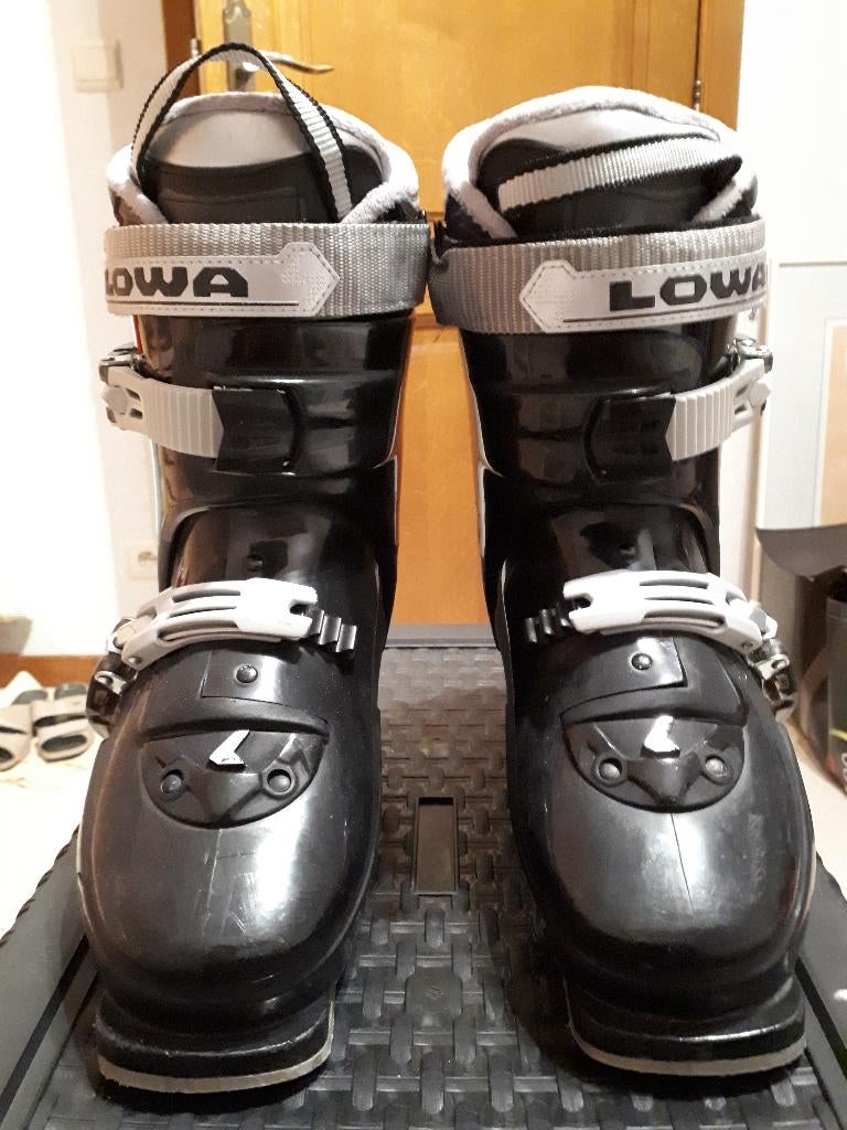 Chaussures de ski Lowa noires pour femme taille 24, Sports & Fitness, Ski & Ski de fond, Comme neuf, Chaussures, Autres marques