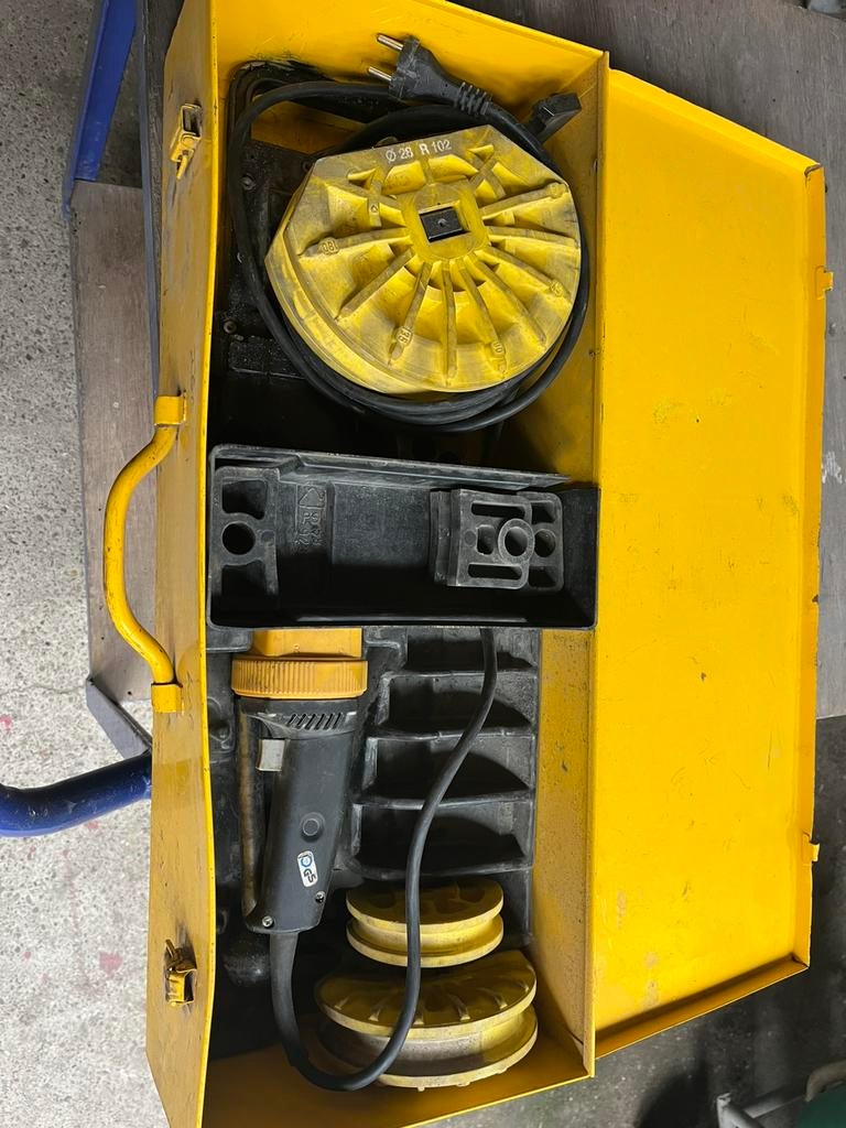 Courbe de pliage des freins 220 V, Enlèvement, Comme neuf