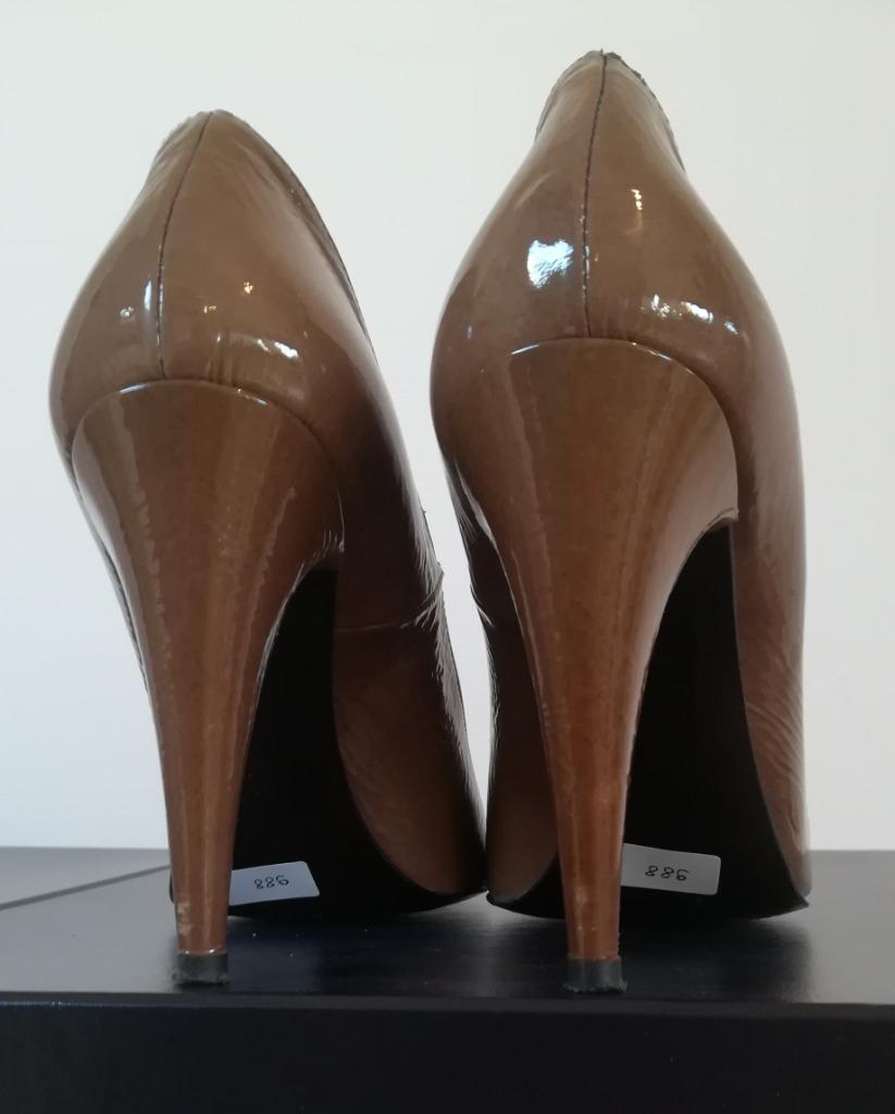 988* Mooie taupe pumps van lakleer van CECIL (40), Kleding | Dames, Schoenen, Pumps, Overige kleuren, Verzenden, Gedragen