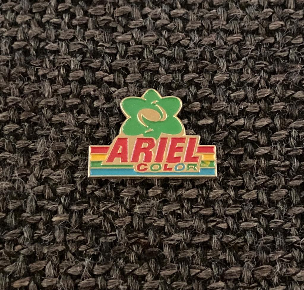 PIN - ARIEL COLOR - WASMIDDEL - LESSIVE, Verzenden, Gebruikt, Merk, Speldje of Pin