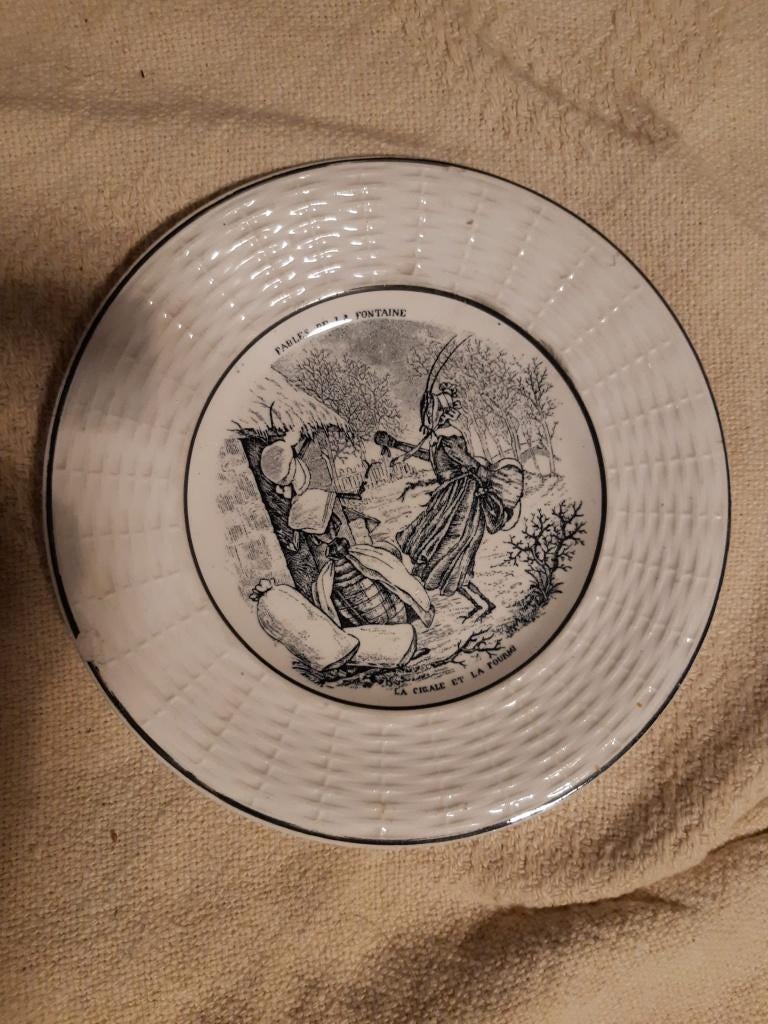Assiette Fables de la Fontaine (éclat) Digoin Sarreguemines, Enlèvement ou Envoi
