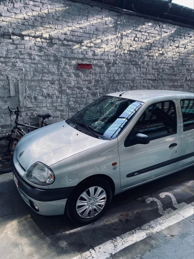 renault clio 1.6 cc 130000 km, Auto's, 4 deurs, Zwart, 1600 cc, Berline