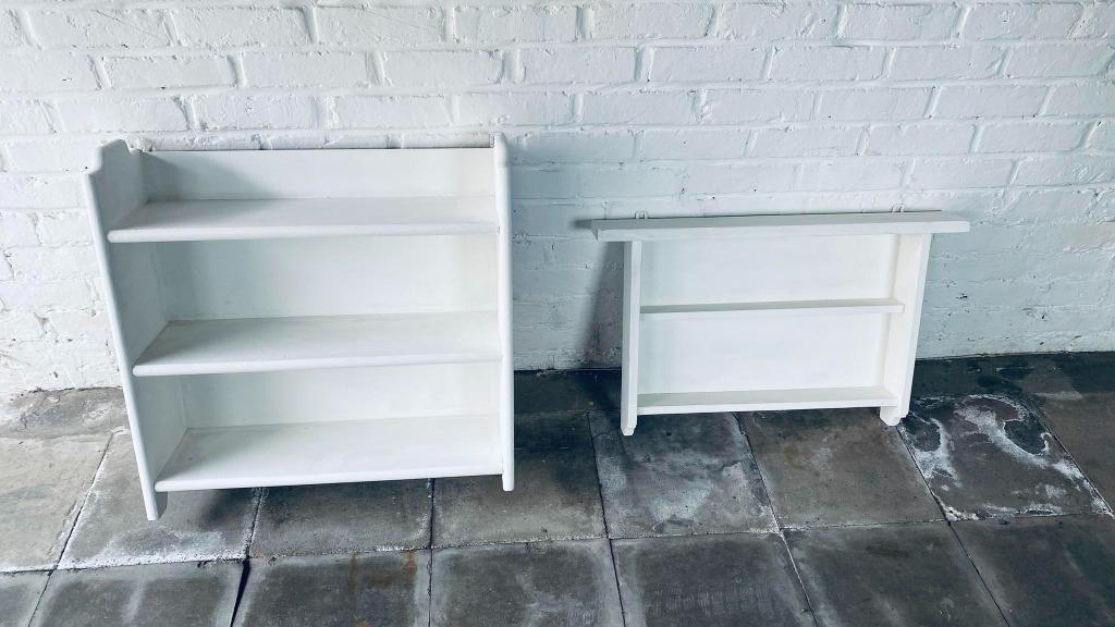 2 houten wandrekken in krijtverf, Ophalen