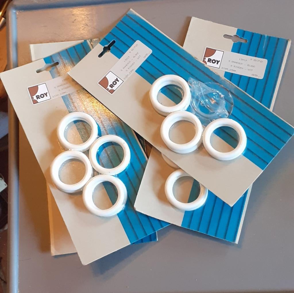 30 anneaux en pvc blanc neuf  pour tringle à rideau, Enlèvement ou Envoi, Comme neuf