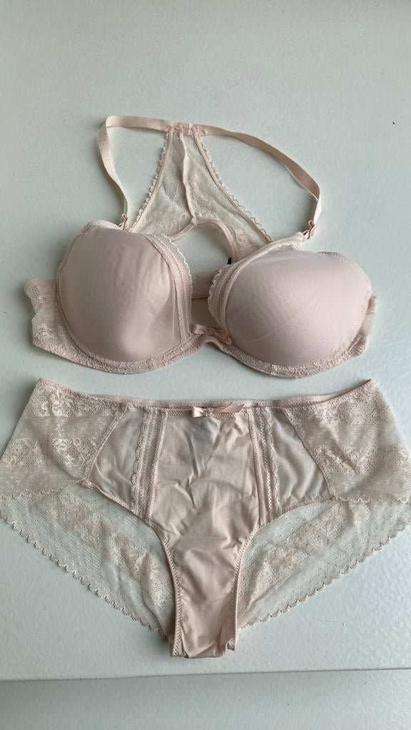 352 lingerieset Passionata heel licht roze/beige maat 100B, Passionata, Ophalen of Verzenden, Roze, Setje