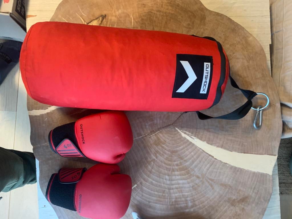 DOMYOS Kit sac de frappe, gants de boxe enfant - rouges, Enlèvement, Comme neuf, Gants de boxe