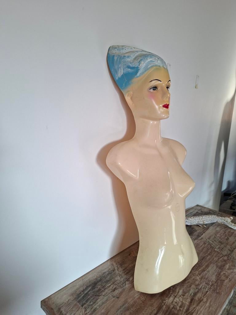 Plastiek buste, Enlèvement