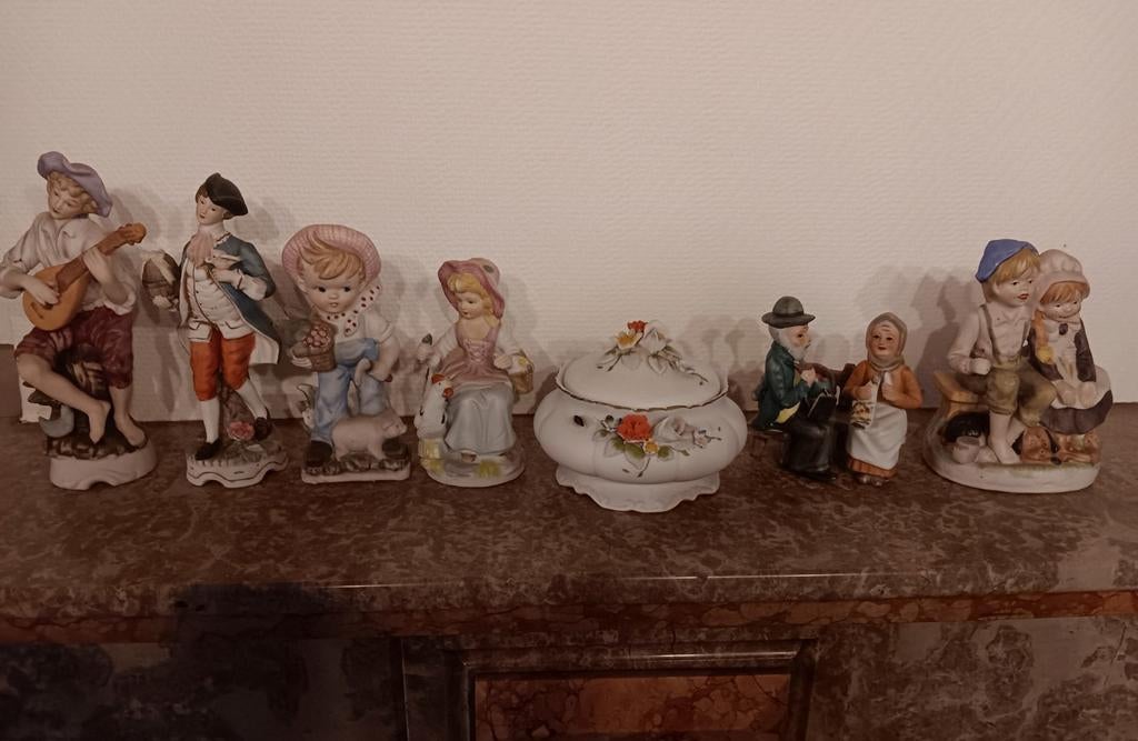 Lot de 16 figurines anciennes en biscuit, Enlèvement ou Envoi
