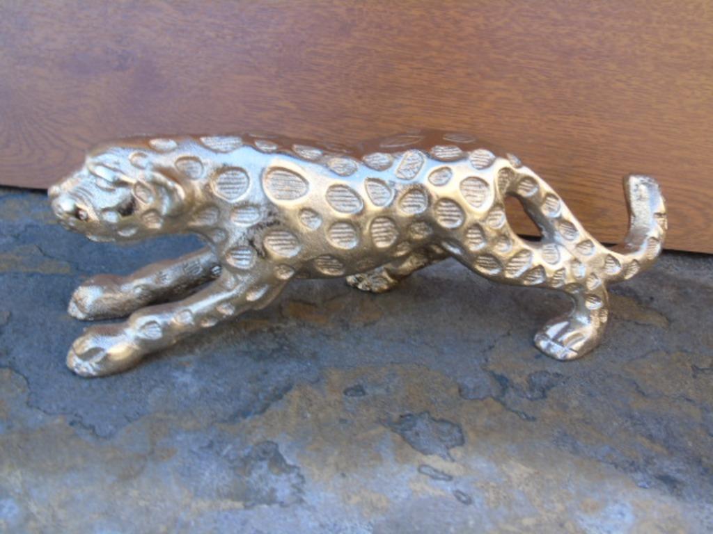 een panter gemaakt van gegoten aluminium in bronskleur., Ophalen, Nieuw